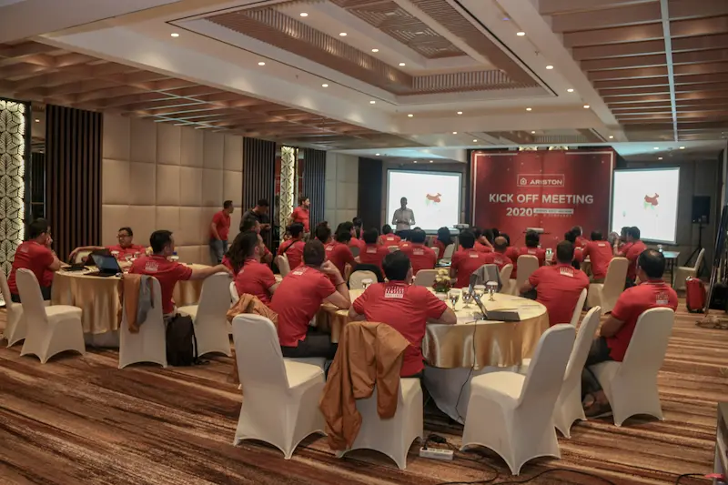 Persiapan tim event dan dokumentasi kegiatan employee gathering perusahaan